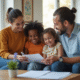 Famille multiculturelle souriante dans un salon lumineux